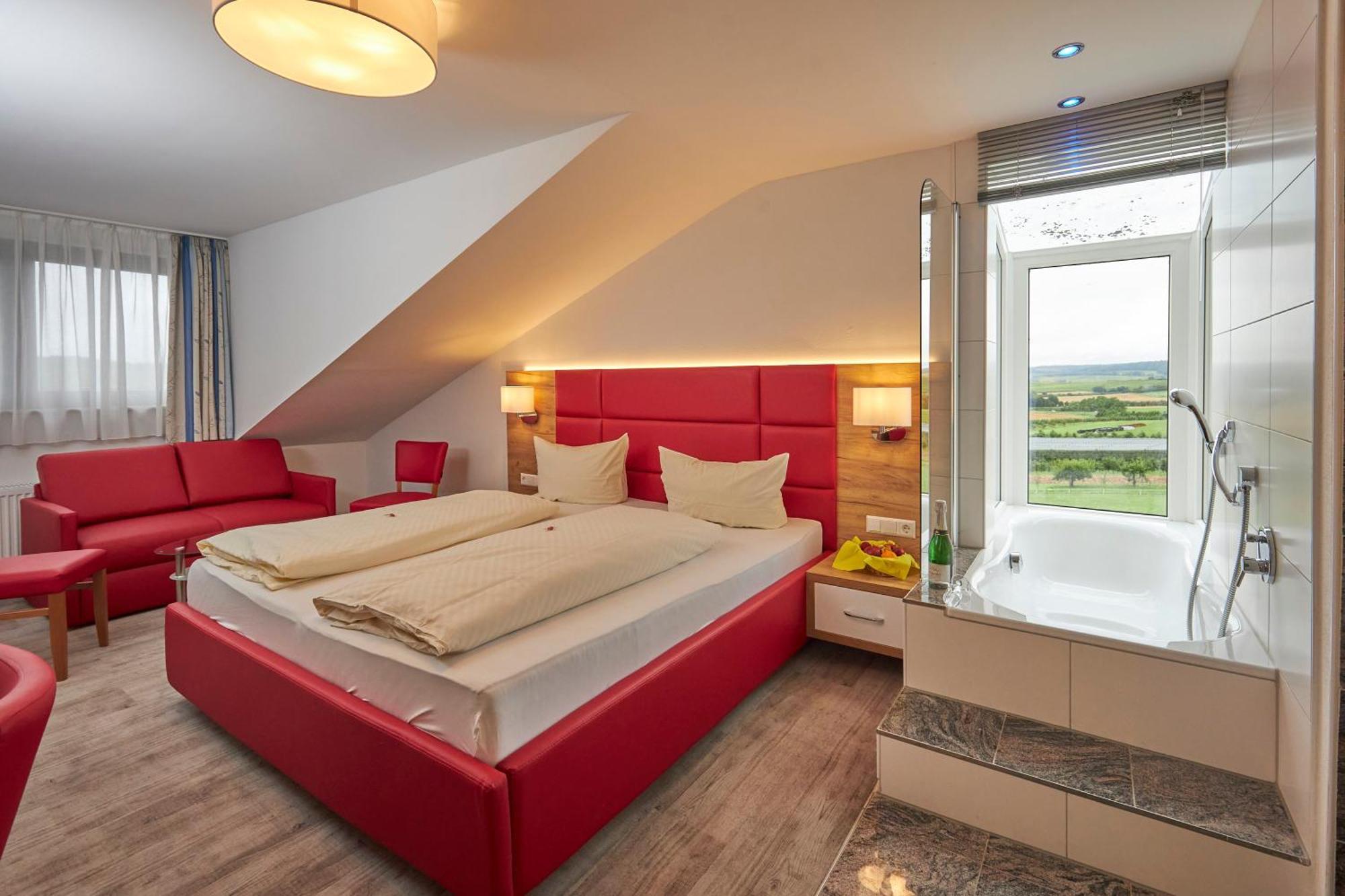 Flair Hotel Landgasthof Roger Loewenstein Ngoại thất bức ảnh